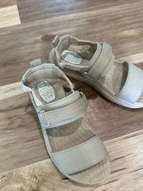 Hey Dude women’s size 6 Neutral Beige Strap Sandals
